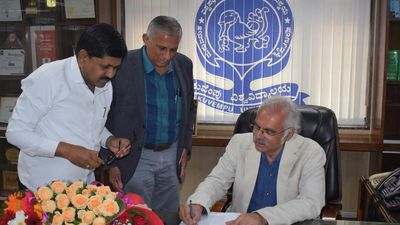 Sharath Ananthamurthy takes charge as VC of Kuvempu University