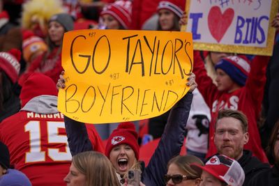 Travis Kelce appreciates Taylor Swift fans wearing his Chiefs jersey at the Eras Tour