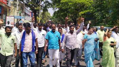 Dalit leaders walk out of meeting convened by Hassan SP