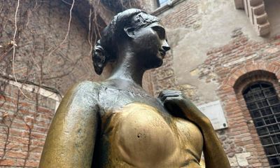 Unlucky in love: statue of Shakespeare’s Juliet in Verona damaged by tourists