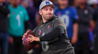 Buccaneers’ Baker Mayfield Takes Batting Practice While Visiting Yankees in Spring Training