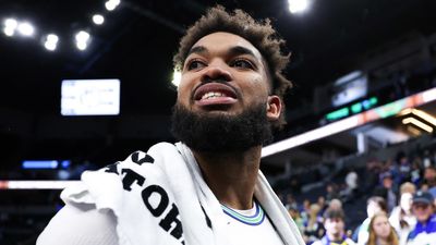 Karl-Anthony Towns Makes Classy Gesture to Timberwolves Fan Amid Injury Reports