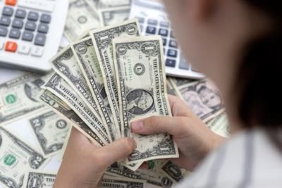 Dollar Weakens Before Payroll Data Release