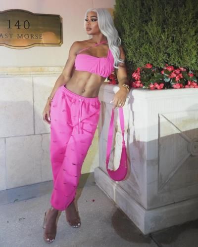 Jade Cargill: Glamorous And Confident In Pink Fashion Ensembles