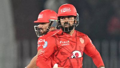 PSL: Islamabad United beat Karachi Kings in thrilling encounter