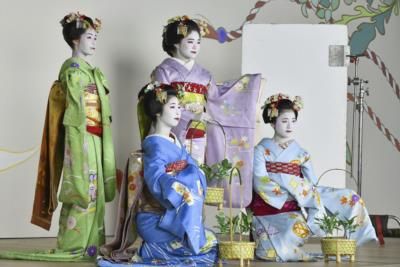 Kyoto's Gion District Cracks Down On Misbehaving Tourists