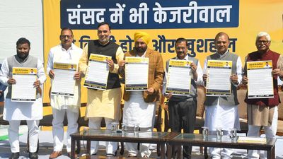 Lok Sabha elections 2024 | Delhi CM Arvind Kejriwal, Bhagwant Mann launch Aam Aadmi Party's campaign in Delhi