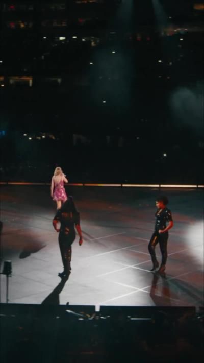 Taylor Swift Rocks 'New York' Sweatshirt After Singapore Concert