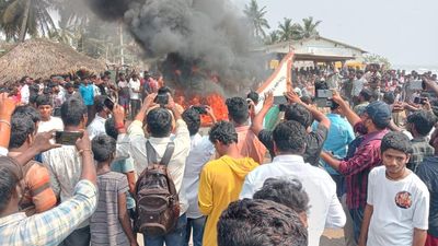 Fisherfolk intensify protest against pharma co. activities in Kakinada SEZ