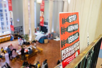 UK students call on university to suspend rabbi who served in Israeli army