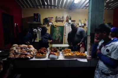 Chinese Consumer Sentiment Remains Depressed Amid Property Crisis