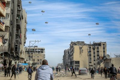 Aid airdrop kills five people in Gaza after parachute fails