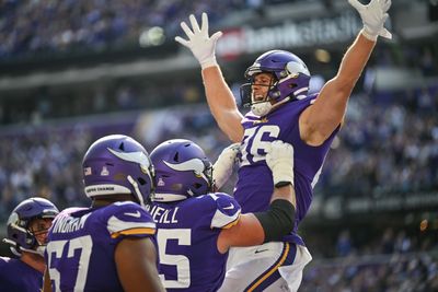 Vikings re-sign TE Johnny Mundt