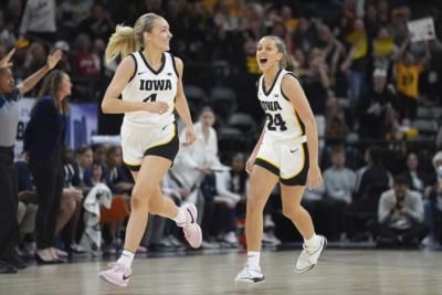 Caitlin Clark Sets NCAA Record In Iowa's Big Ten Win