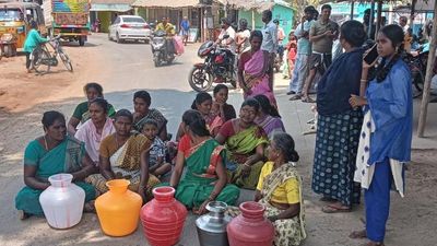 Residents block key road near Vaniyambadi demanding water supply