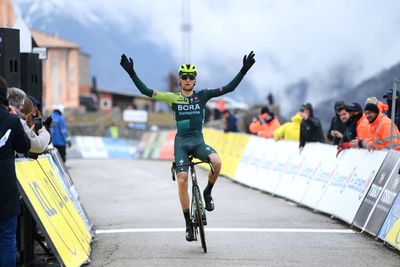 Aleksandr Vlasov wins atop La Madone d'Utelle on stage seven of Paris-Nice
