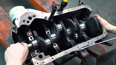 Four-Cylinder Engine With Homemade Crank Sounds Just Like a V-8