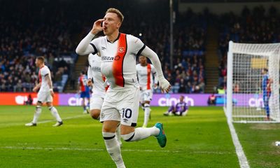 Woodrow’s last-gasp equaliser gives Luton precious point at Crystal Palace