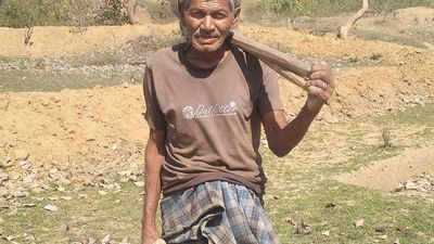 ‘Canal Man’ Laungi Bhuiya picks up his shovel again to help farmers