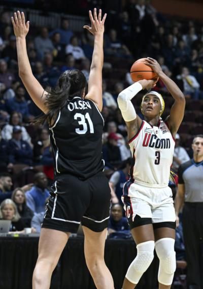 Uconn Overcomes Injury To Advance In Big East Tournament