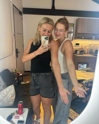 Ariarne Titmus And Partner: Fun Mirror Selfie Moments