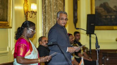 Former SC judge A.M. Khanwilkar administered oath as Lokpal chairperson