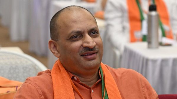 Anantkumar Hegde stirs another controversy by seeking two-third majority for BJP to amend Constitution