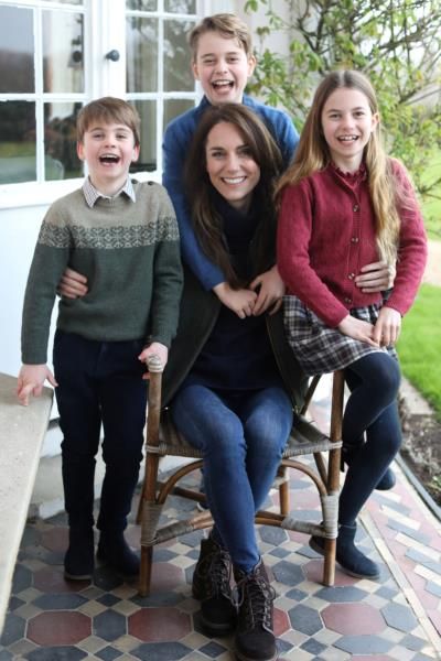 Princess Kate Shares Mother's Day Photo With Children