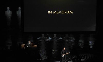 Matthew Perry, Richard Lewis, Glenda Jackson and Alexei Navalny remembered at Oscars