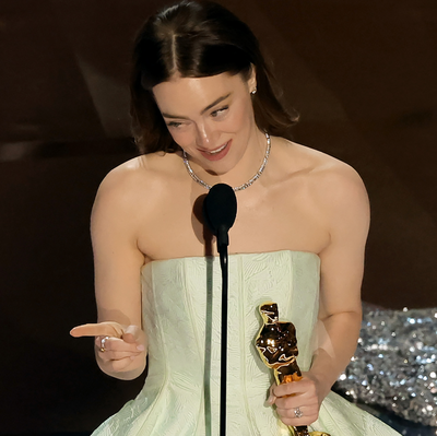 Emma Stone’s Dress Broke While Accepting Her Oscars Award for Best Actress
