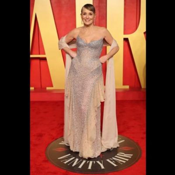 salma hayek silver dress Fashion - Later tonight, Jessica will FIGHT with Salma Hayek from album one for the overall BEST ON GROUND title!!! It's silver on silver!