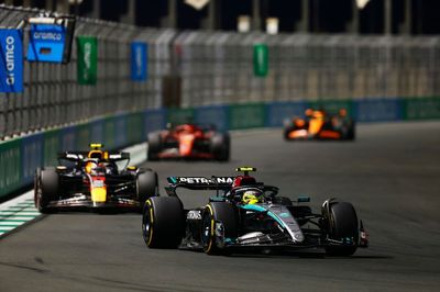 Hamilton: Mercedes in “different category” fighting F1 rivals in high-speed turns