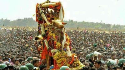 Over two lakh devotees take part in Chakrateertham festival at Srimukhalingam temple in Andhra Pradesh