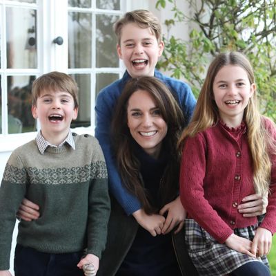 Princess Kate Issues Apology for Edited Mother's Day Photo "Confusion"