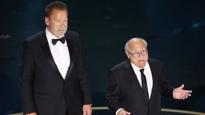 The Oscars featured the best Batman reunion thanks to Danny DeVito and Arnold Schwarzenegger