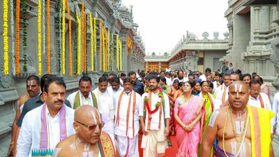 Telangana CM participates in Brahmotsavams at Yadagirigutta temple
