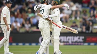 Carrey and Cummins carry Australia past New Zealand in thrilling finish