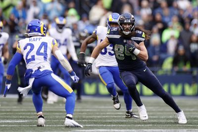 Seahawks TE Colby Parkinson intends to sign 3-year deal with the Rams