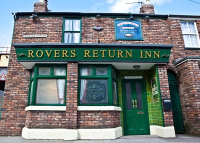 Coronation Street legend shares amazing comeback twist — despite being dead!