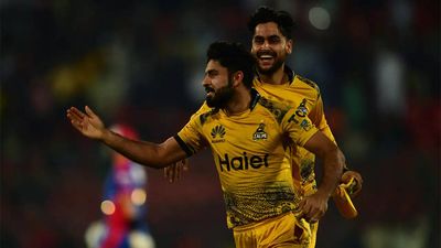 Peshawar Zalmi clinch thrilling victory over Karachi Kings in Pakistan Super League nailbiter