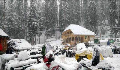 Kashmir parts lashes by rains, snowfall at ski resort of Gulmarg