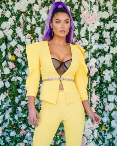 Natalie Eva Marie Stuns In Yellow Suit, Asks Time Change