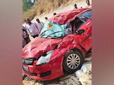 Karnataka: Teenager dies after car falls into canal in Mandya