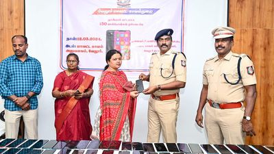 Vellore police return missing phones to owners