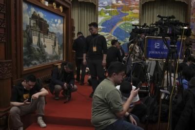 China Tightens Control Over Media At Two Sessions Meetings