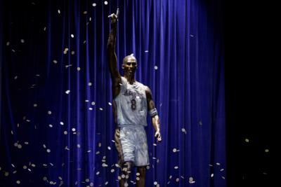 Los Angeles Lakers To Correct Errors On Kobe Bryant Statue