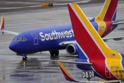 Southwest Airlines Faces Stock Plunge Amid Boeing Delivery Reductions