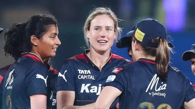 WPL: Ellyse Perry's record six-wicket haul decimates Mumbai Indians