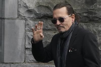 Johnny Depp Congratulates Robert Downey Jr. On Oscar Win