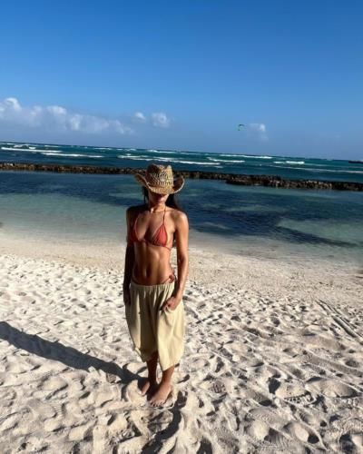 Renata Notni: Beauty By The Ocean's Endless Horizon